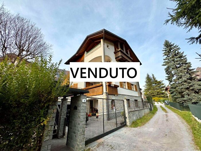 Appartamento trilocale in vendita in Via Roma, Ballabio