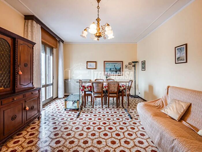 Appartamento quadrilocale in vendita in Via Athos Jori Lisiat, Modena