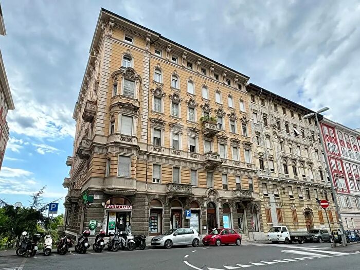 Appartamento trilocale in vendita in Via Tor San Piero, Trieste