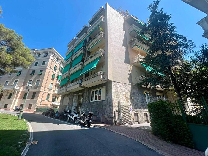 Appartamento quadrilocale in vendita in Piazza Bonavino Genova, Genova
