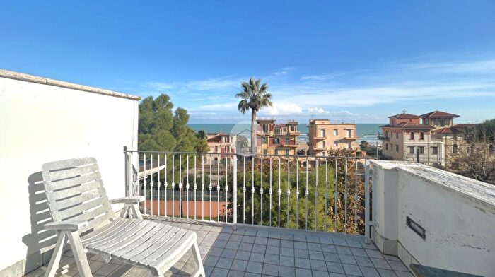 Appartamento trilocale in vendita in Via Crucioli, Grottammare