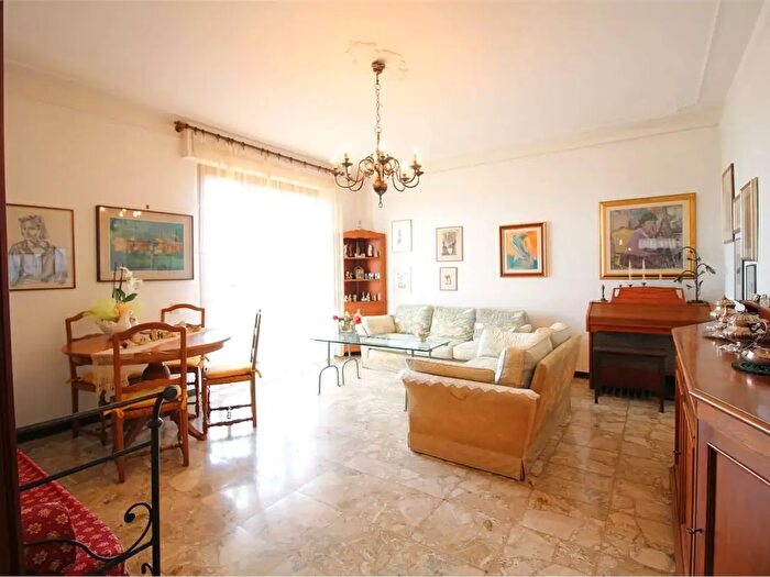 Appartamento con 8 locali in vendita in Bientina