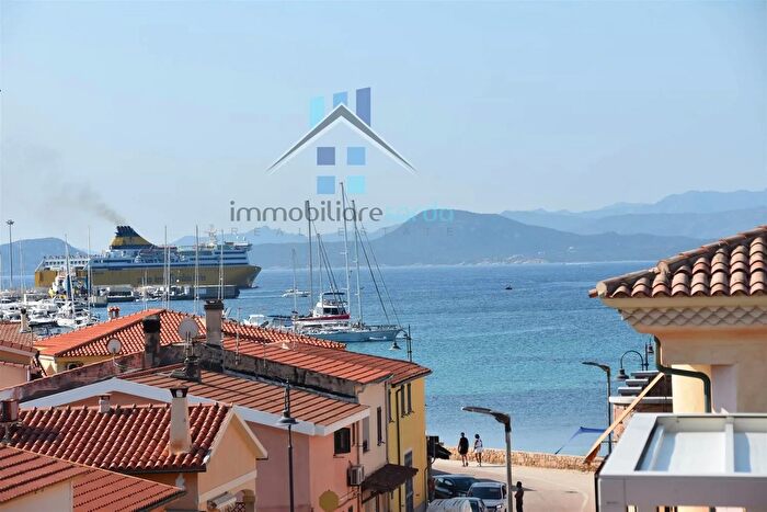 Appartamento quadrilocale in vendita in Libertà Angolo Via Verazzano, Golfo Aranci