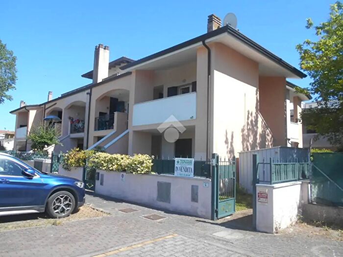 Appartamento trilocale in vendita in Via Ercole Saldini, Comacchio