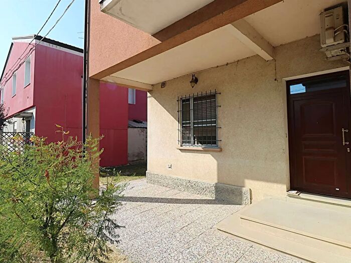 Casa con 10 locali in vendita in Conselice