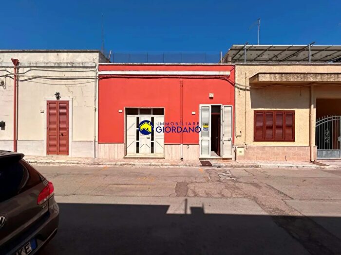 Casa con 5 locali in vendita in Via De Pietro, Squinzano