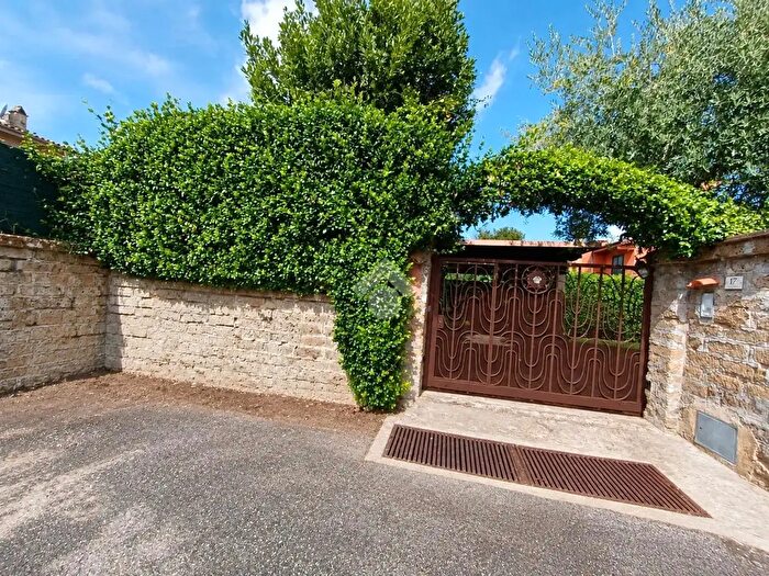 Casa quadrilocale in vendita in Via Cimarosa, Nepi