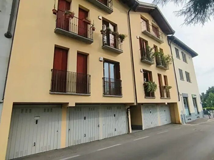 Appartamento bilocale in vendita in Via San Carlo, Verano Brianza