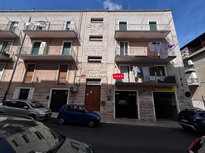 Appartamento trilocale in affitto in Via Antonio Cantore, Martina Franca