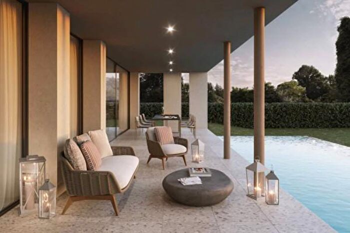 Casa quadrilocale in vendita in Via Castellino da Castello, Menaggio