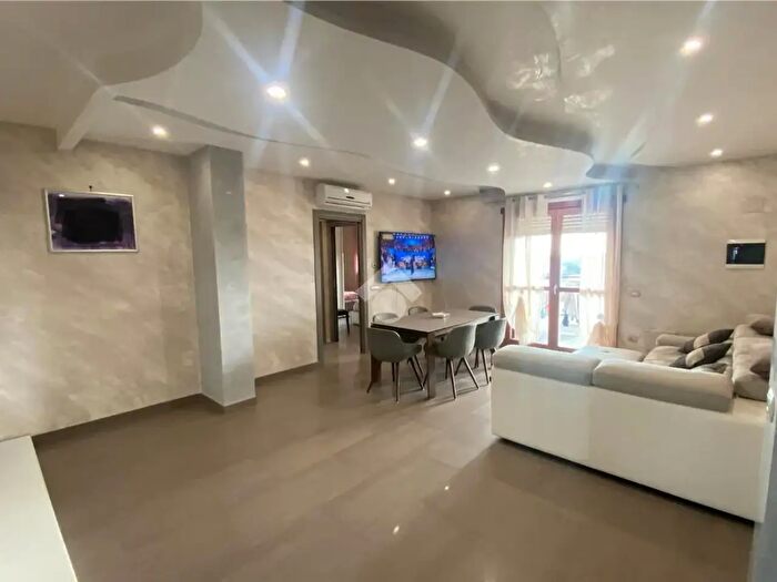 Appartamento trilocale in vendita in Viale Francesco Caltagirone, Roma