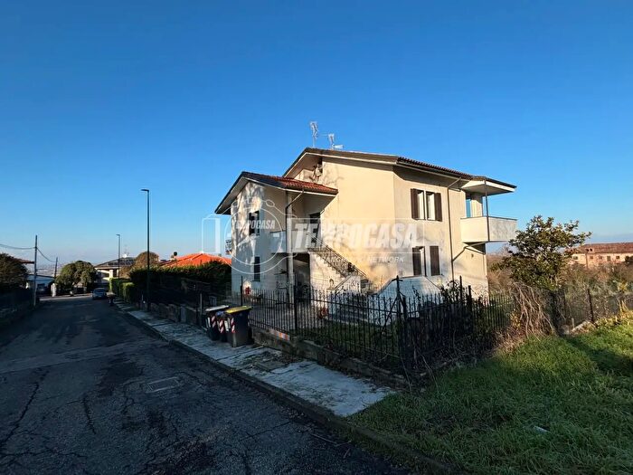 Appartamento con 6 locali in vendita in Via Diego Garoglio, Casale Monferrato
