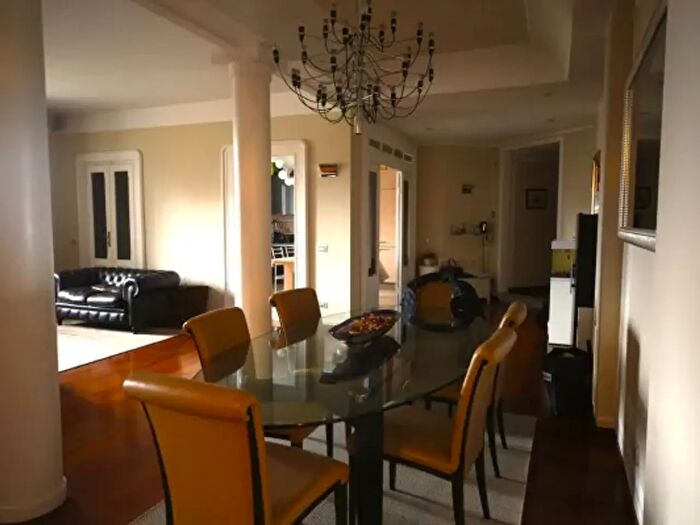 Appartamento quadrilocale in vendita in Viale Febbraio, Pavia