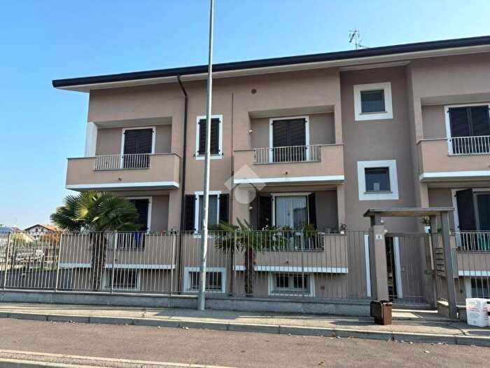 Casa bilocale in vendita in Via Giovanni Paolo II, Casorezzo