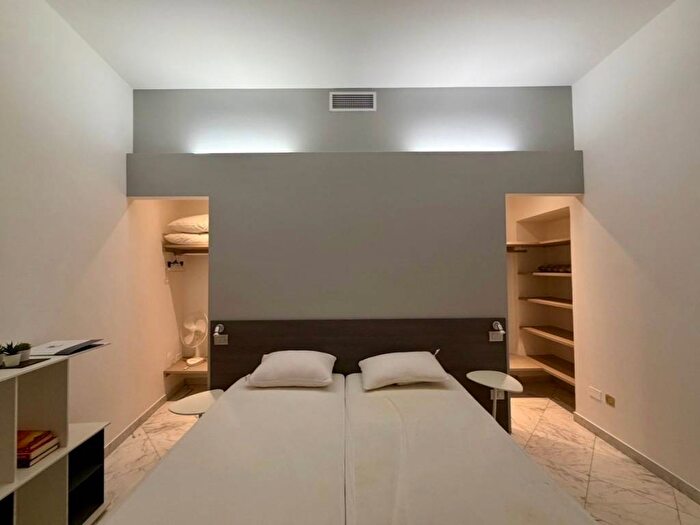 Appartamento bilocale in affitto in Via Agnello, Duomo, Milano