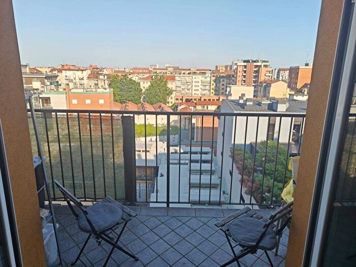 Appartamento bilocale in affitto in Via Lazzaro Papi, Porta Romana Medaglie dOro, Milano