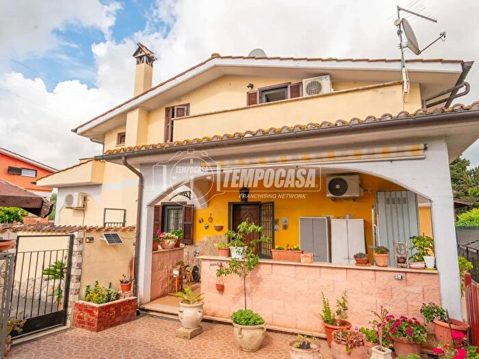 Casa con 5 locali in vendita in Via delle Palme Ponton dellElce, Anguillara Sabazia