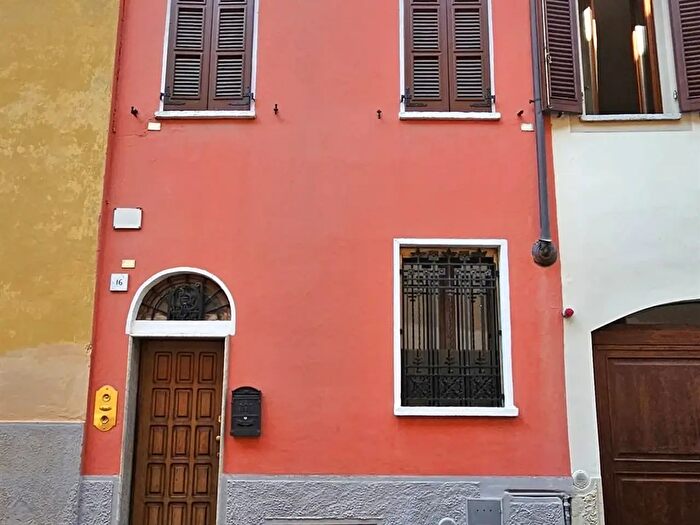 Casa quadrilocale in vendita in Via Borghetto, Cremona