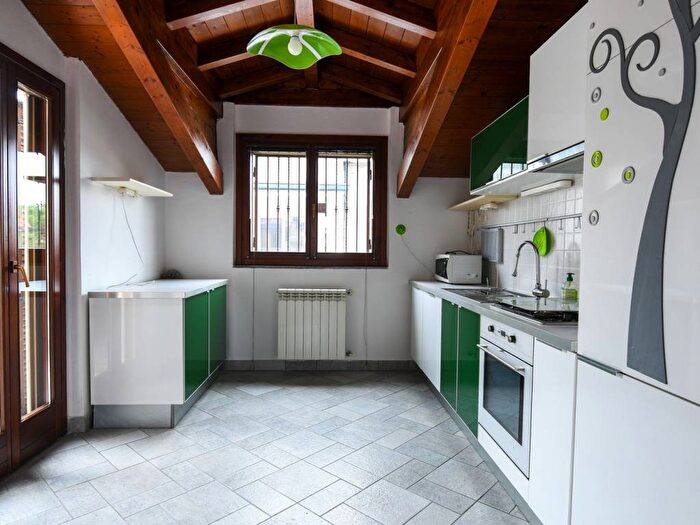 Appartamento trilocale in affitto in Via Trieste, Cesano Maderno