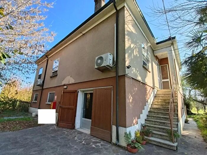 Casa con 6 locali in vendita in Via Stradello, Bagnacavallo