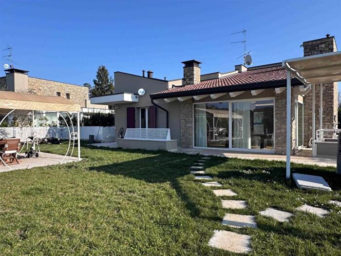 Casa con 6 locali in affitto in Montinelle, Manerba del Garda