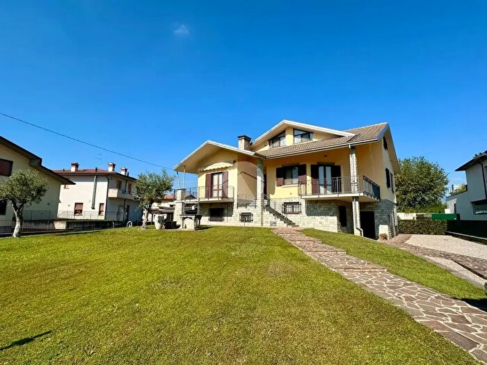 Casa con 6 locali in vendita in Via Serafino Biffi, Castelli Calepio