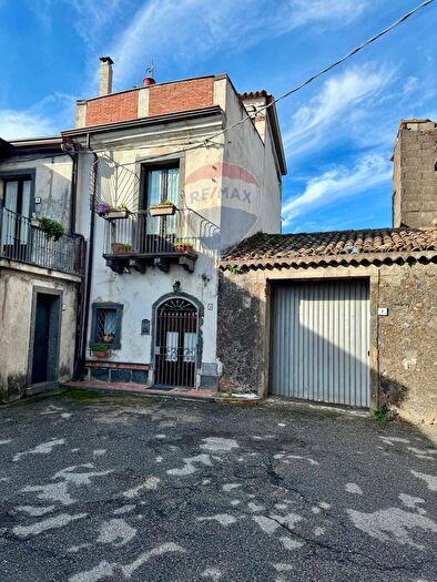 Casa trilocale in vendita in Via Francesco Ragonesi, Linguaglossa