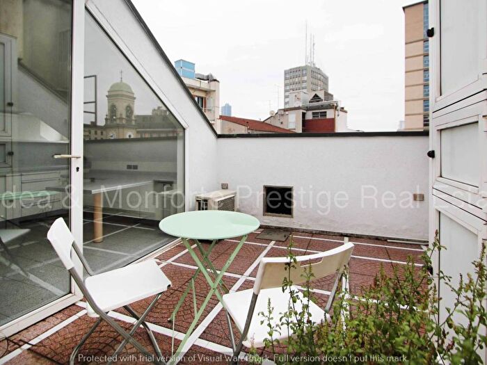 Appartamento trilocale in affitto in Via della Moscova, Turati, Milano