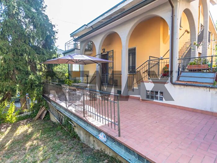 Appartamento con 6 locali in vendita in Via Unità, Salsomaggiore Terme