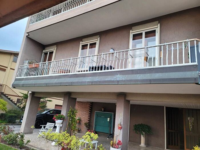 Appartamento quadrilocale in affitto in Via Lago di Bolsena, Laghetto, Vicenza