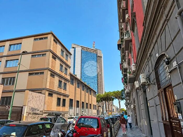 Appartamento quadrilocale in vendita in Via Bari, Napoli
