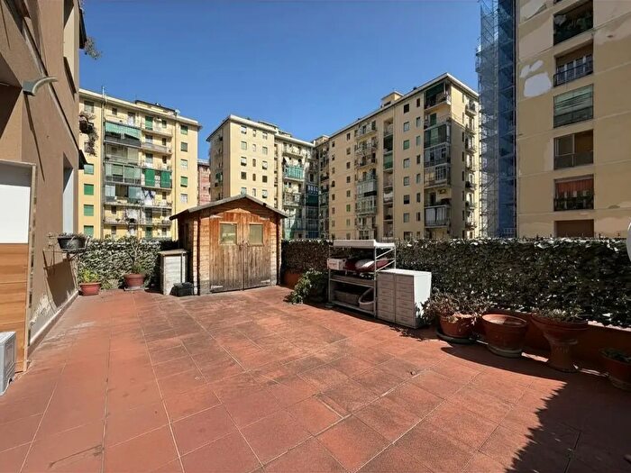 Appartamento quadrilocale in vendita in Via di Novoli, Firenze