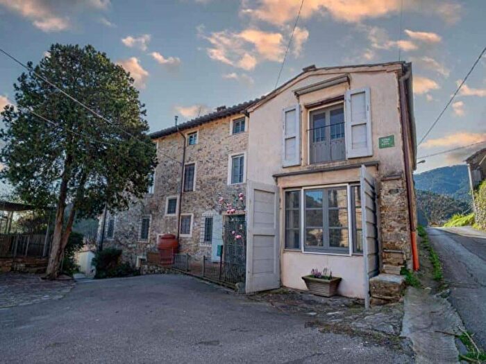 Appartamento con 6 locali in affitto in Via della Pieve, Pieve di Compito Sant'Andrea di Compito, Capannori