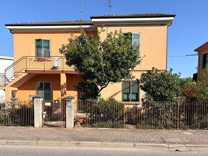 Appartamento quadrilocale in vendita in Via Uccellino, Poggio Renatico