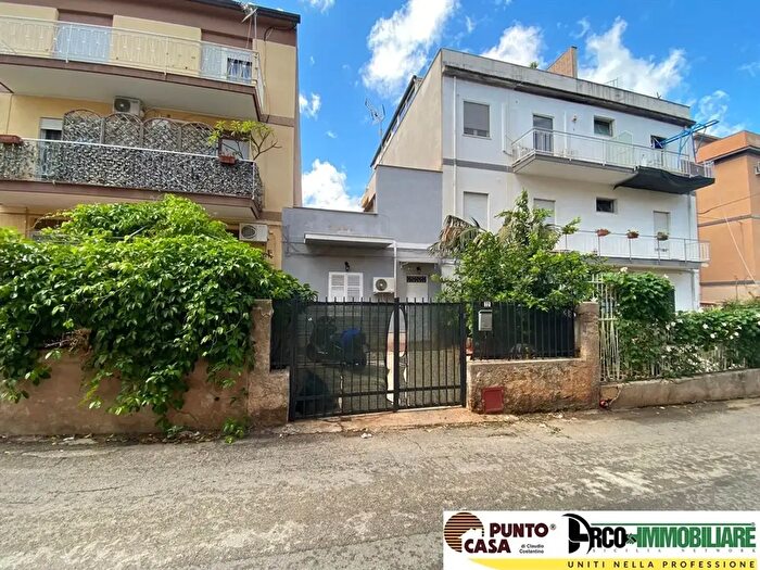 Casa quadrilocale in vendita in Via Giuseppe Malvica, Palermo