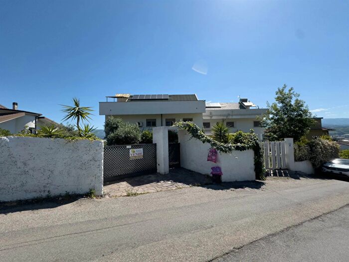 Casa con 10 locali in vendita in Via Raffaello Sanzio Rende, Rende