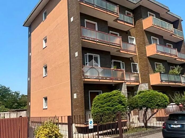 Appartamento trilocale in vendita in Via a Sciesa, Rho