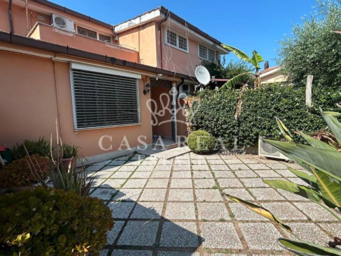 Casa trilocale in affitto in Via Giovanni Battista Sammartini, Infernetto, Roma