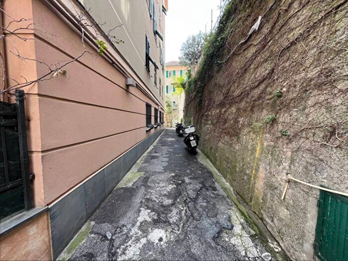 Appartamento quadrilocale in affitto in Via Pietro Paleocapa, Castelletto, Genova