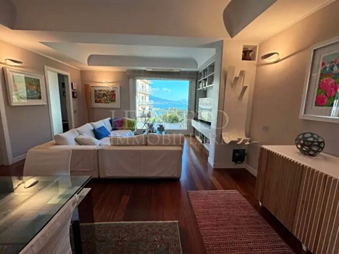 Appartamento con 5 locali in vendita in Via Torquato Tasso, Napoli