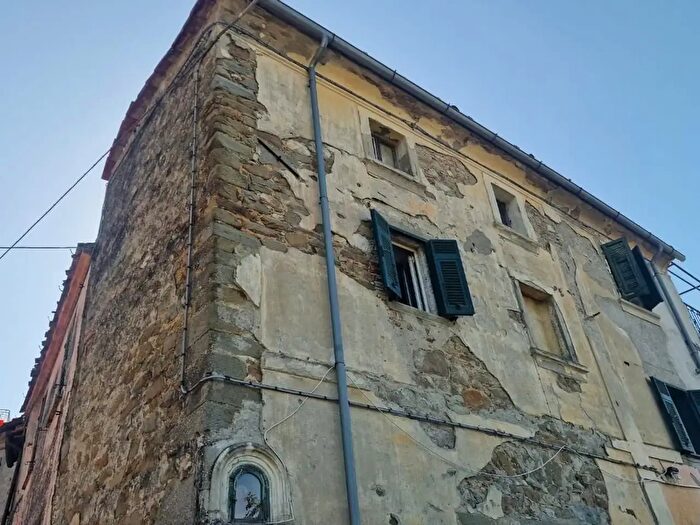 Casa con 6 locali in vendita in Fivizzano