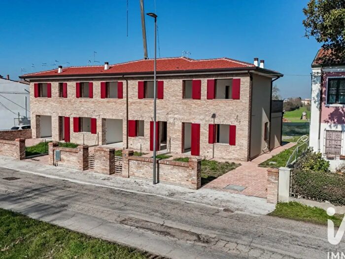 Casa quadrilocale in vendita in Via Naviglio, Copparo