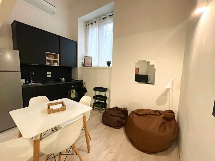 Appartamento bilocale in affitto in Via Marco Polo, Porta Nuova, Milano
