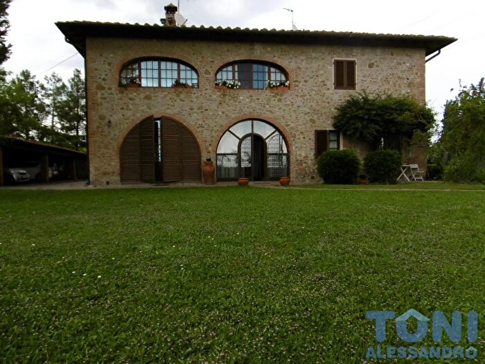 Casa con 15 locali in affitto in Montespertoli