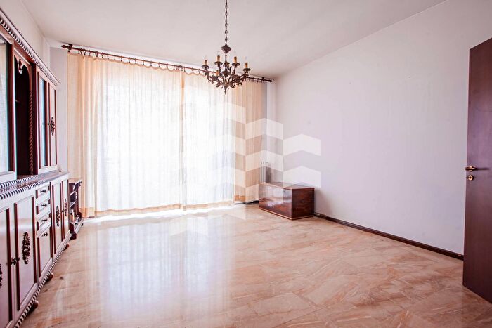 Appartamento trilocale in vendita in Via Sporting Mirasole, Opera