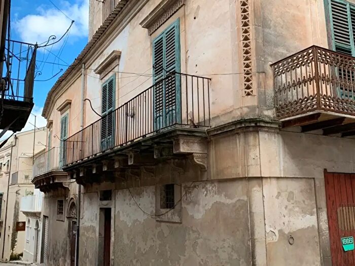 Casa trilocale in vendita in Via Fratantonio, Modica