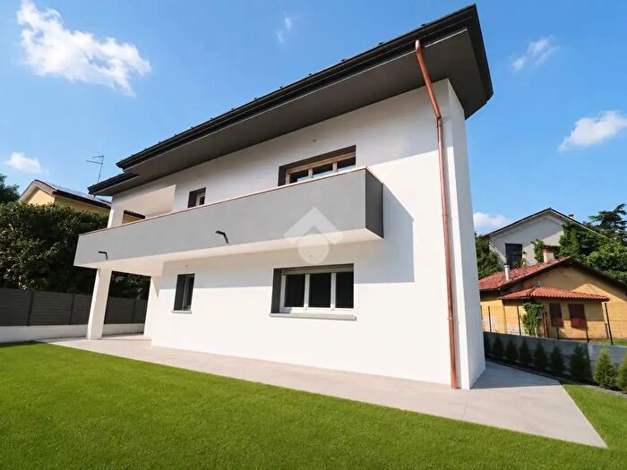 Casa quadrilocale in vendita in Viale Gemona, Cividale Del Friuli