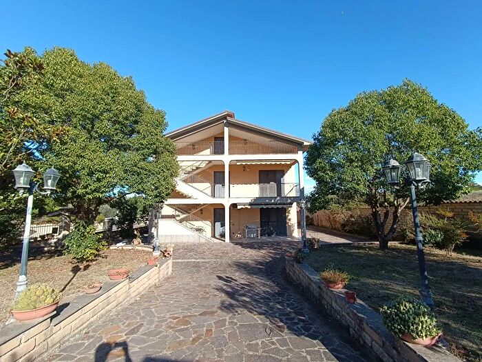 Casa con 10 locali in vendita in Via Prataporci, Roma