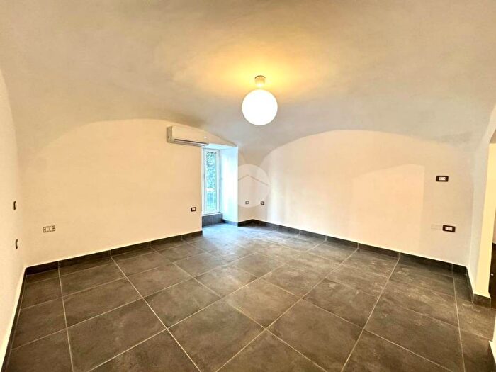 Appartamento monolocale in affitto in Salita S Raffaele, Stella Materdei, Napoli