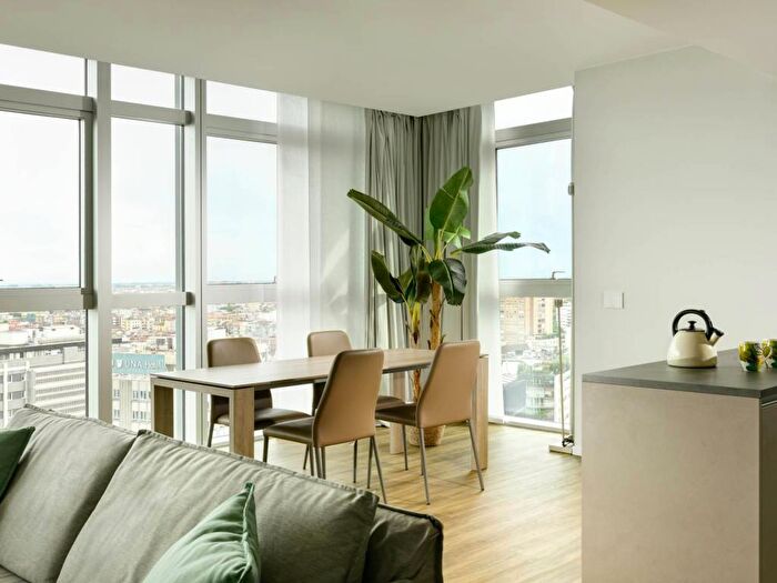 Appartamento trilocale in affitto in Via Alfredo Campanini, Melchiorre Gioia, Milano